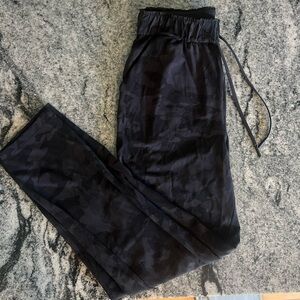 Lululemon On the Fly Pant Camo 6